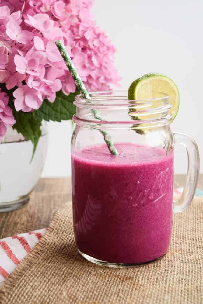 Dragonfruit Smoothie in a glass