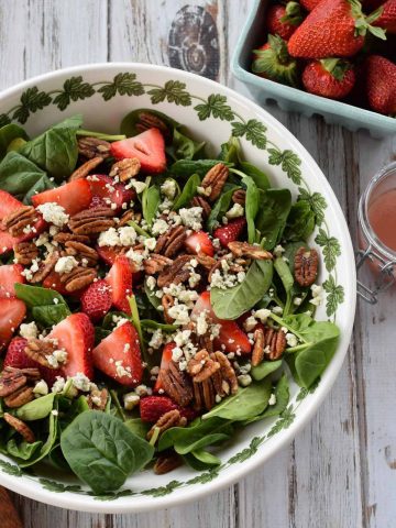 Strawberry Pecan Spinach Salad