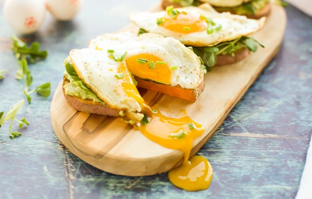 squeaky clean whole30 Sweet Potato Toast with Egg