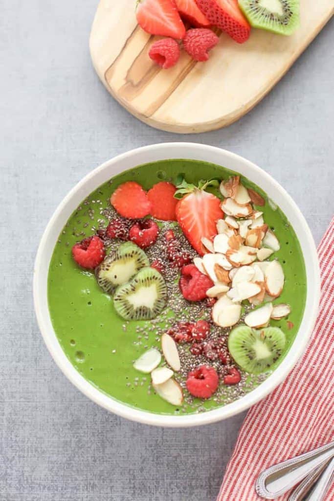 Green Smoothie Bowl full of kale, kiwi and berries