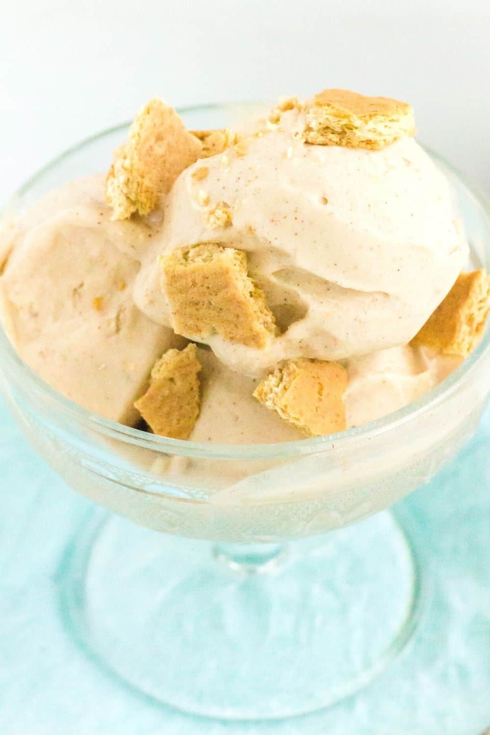 A bowl of ice cream with graham crackers in it.
