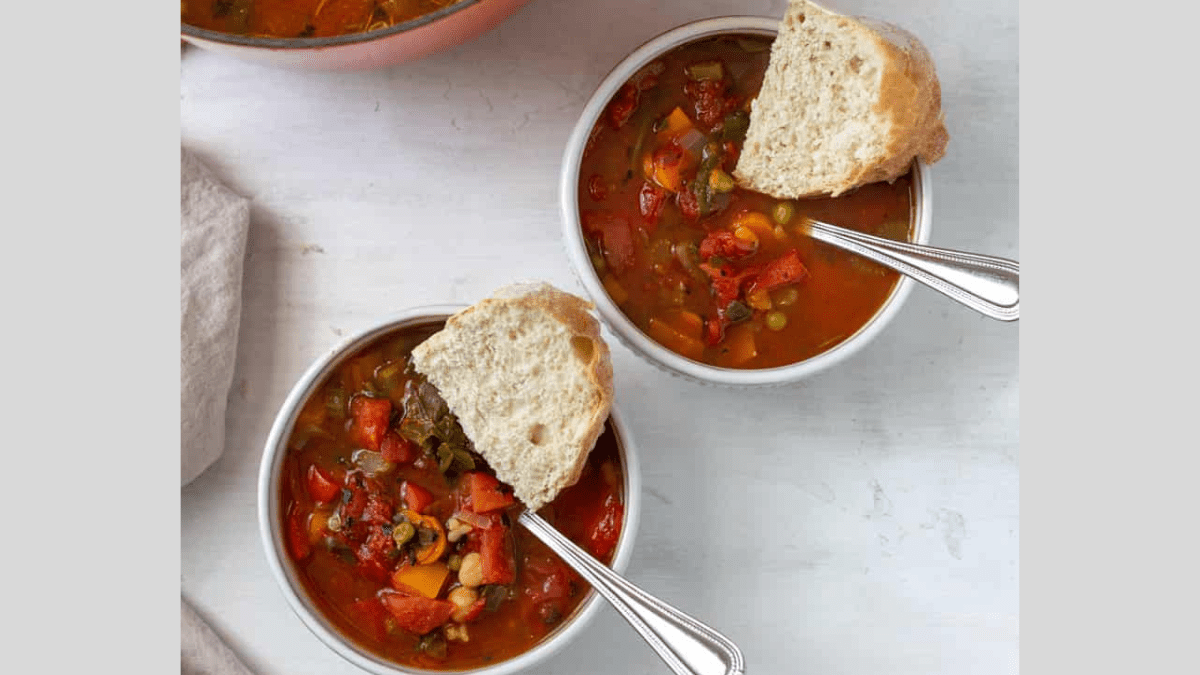 10 vegetable soup with bread