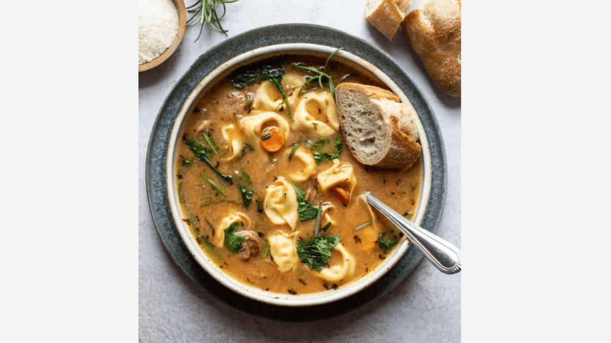 tortellini soup with bread