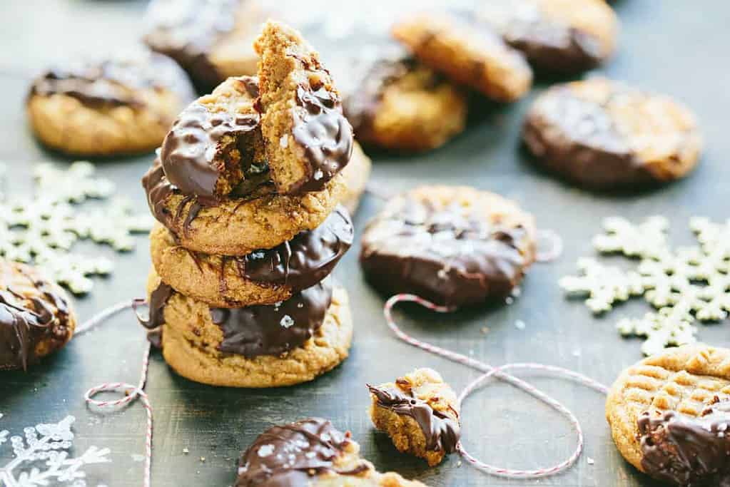5 ingredient chocolate dipped peanut butter cookies