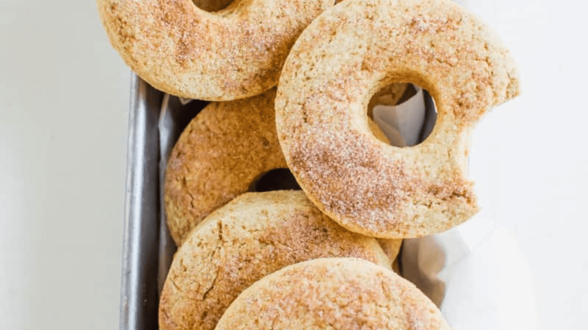 Cinnamon Whole-Grain Baked Doughnuts