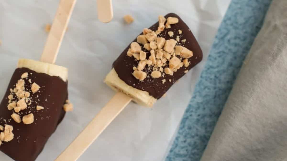 easy dessert recipe Banana Popsicles Coated with Chocolate