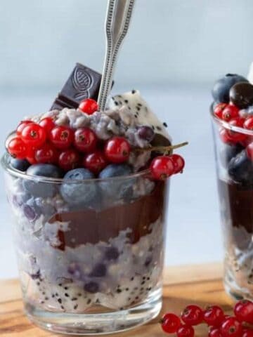 dairy free breakfast of blueberry oatmeal