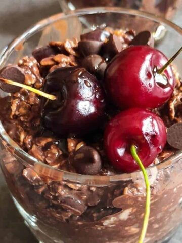 cherry chocolate overnight oats