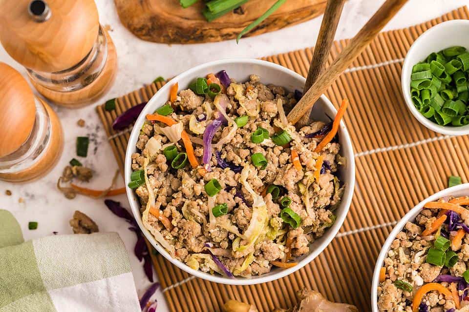 Looking for quick and easy dinner ideas? Look no further than these two delicious bowls of Asian stir fry, packed with tender meat and a variety of fresh vegetables.