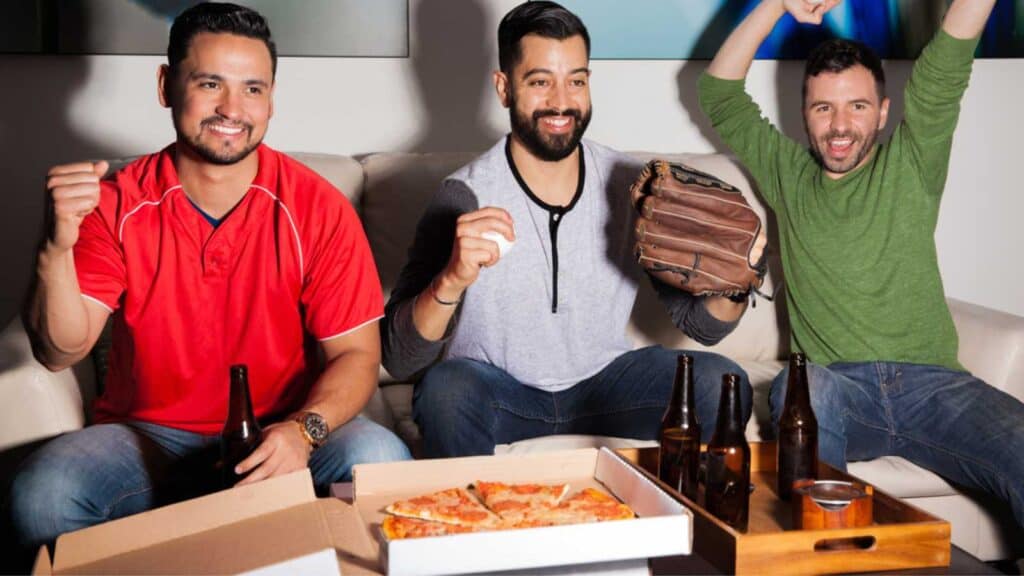 Men eating Pizza