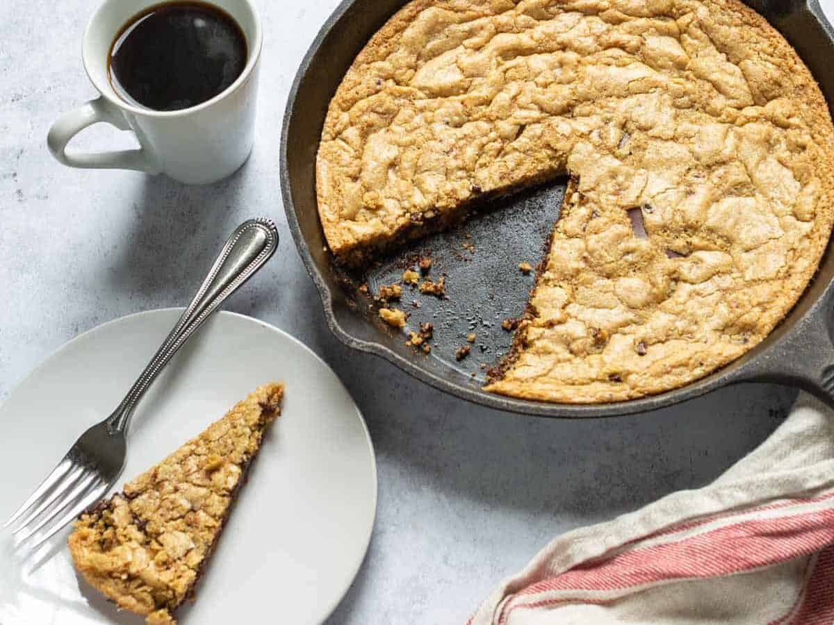 vegan chocolate chip skillet cookie