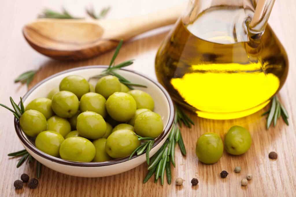 Green olives and oil | Green olives and oil