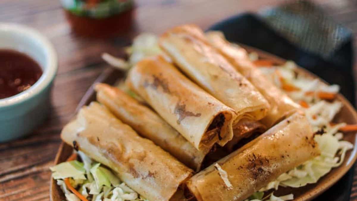 A plate of lumpia.