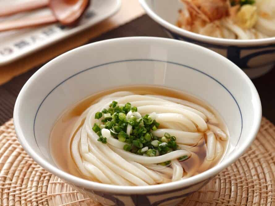 Udon,Noodle,Soup,,Japanese,Food,On,Woven,Rattan,Jute,Placemat.
