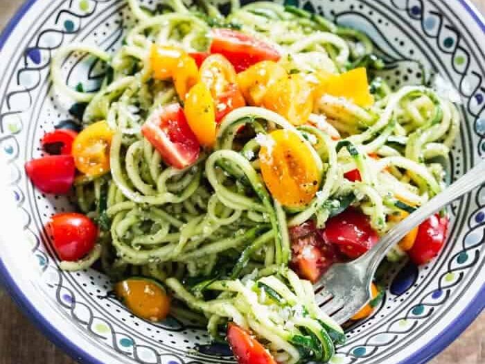 low carb zucchini noodles with pesto
