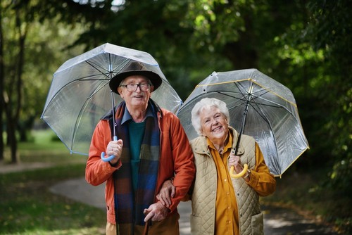 Old couple in the rain