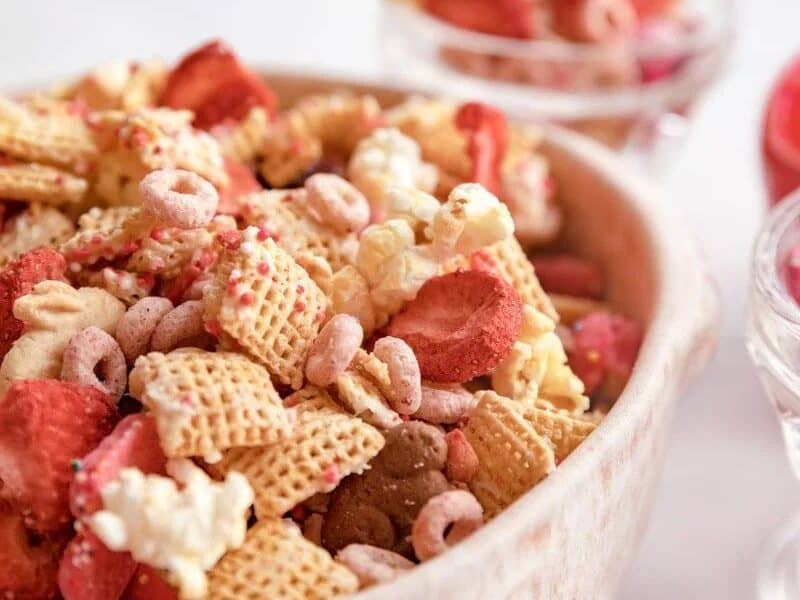  10 Minute Pink Sweet and Salty Chex Mix
