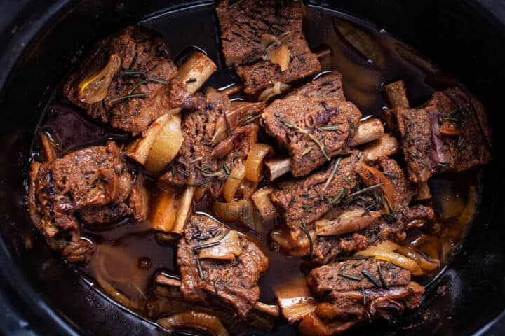 
EASY BEEF SHORT RIBS SLOW COOKER RECIPE