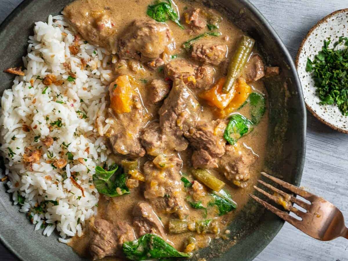 SLOW COOKER THAI GREEN BEEF CURRY
