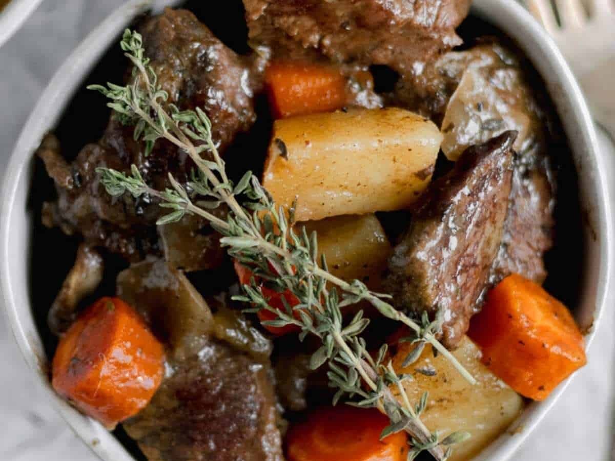  WHOLE30 POT ROAST with thyme