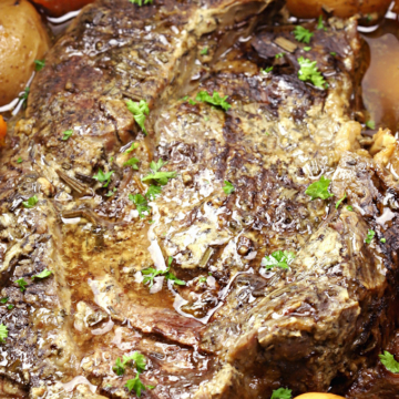 SLOW COOKER BEEF ROAST WITH POTATOES AND CARROTS