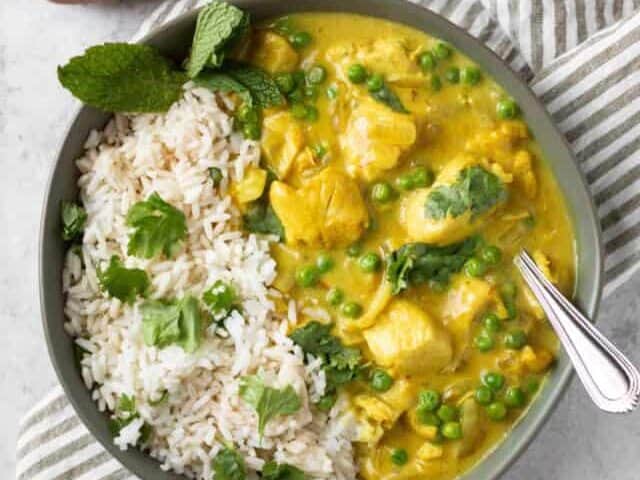 Creamy curry chicken with white rice.
