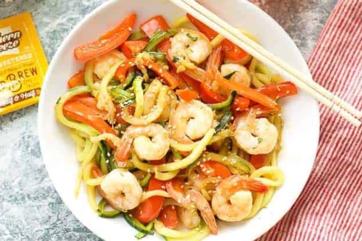 Noodles with shrimp on a plate.