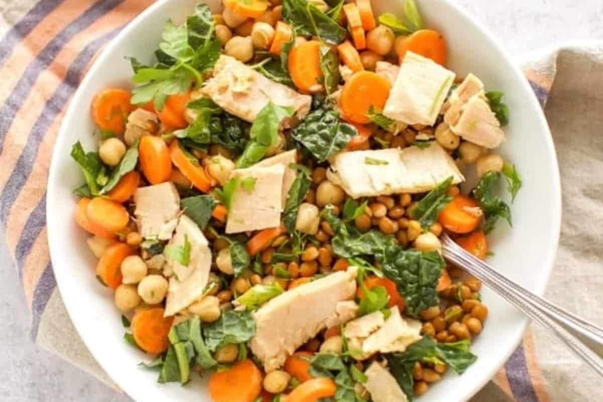 Lentil salad with tuna in a bowl.