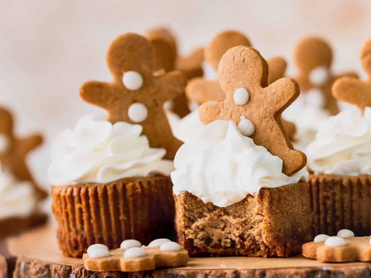 Mini gingerbread cheesecakes with gingerbread man.