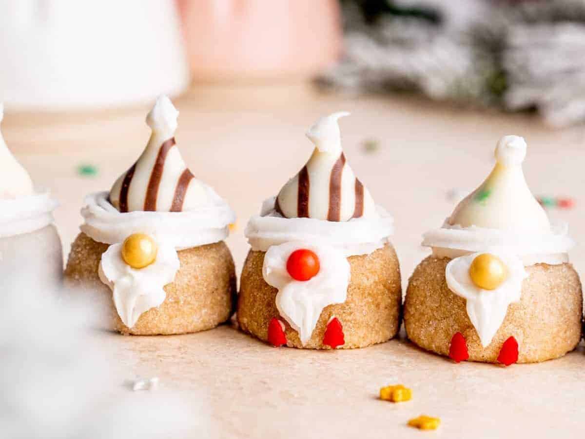 Adorable peanut butter gnome cookies for Christmas. 