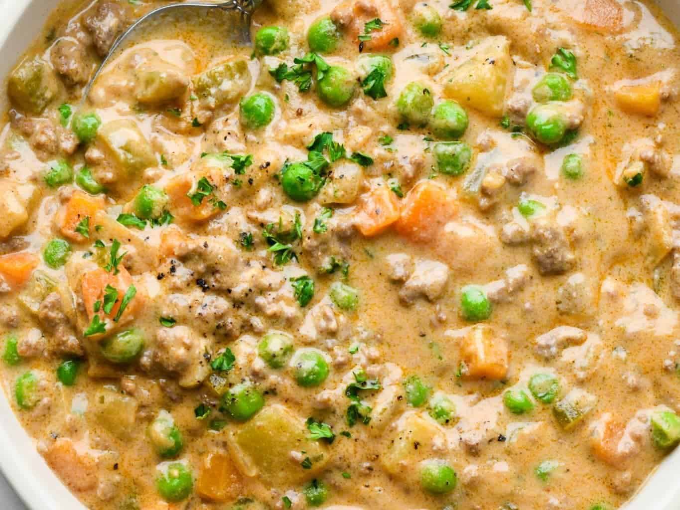 Shepherds pie soup with peas and carrots.