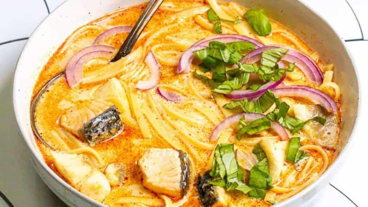 A flavorful Thai noodle soup recipe with fish and onions.
