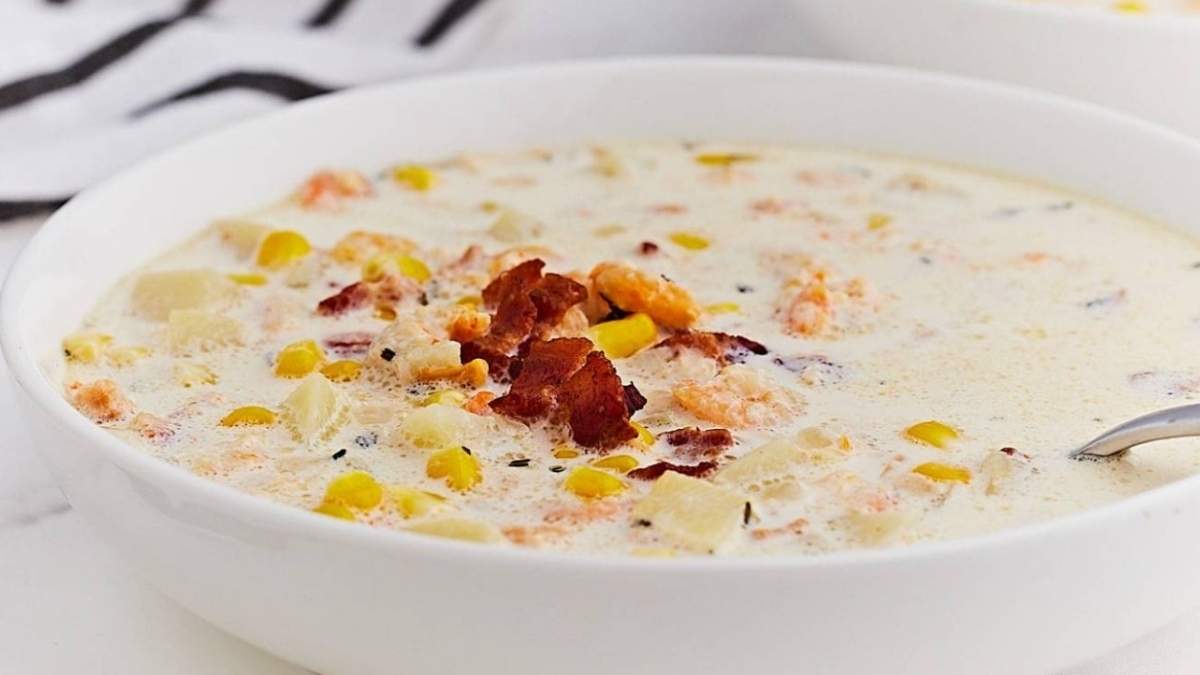 Soup recipe: Two bowls of chowder with bacon and corn.