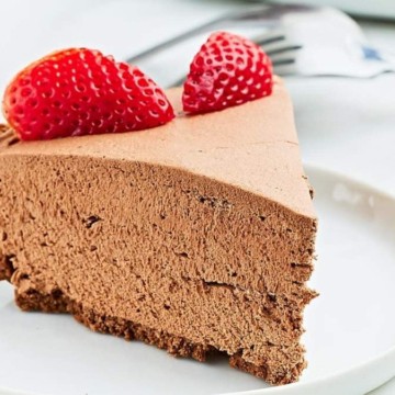 A round-up of shared no bake desserts featuring a slice of chocolate cheesecake on a white plate.