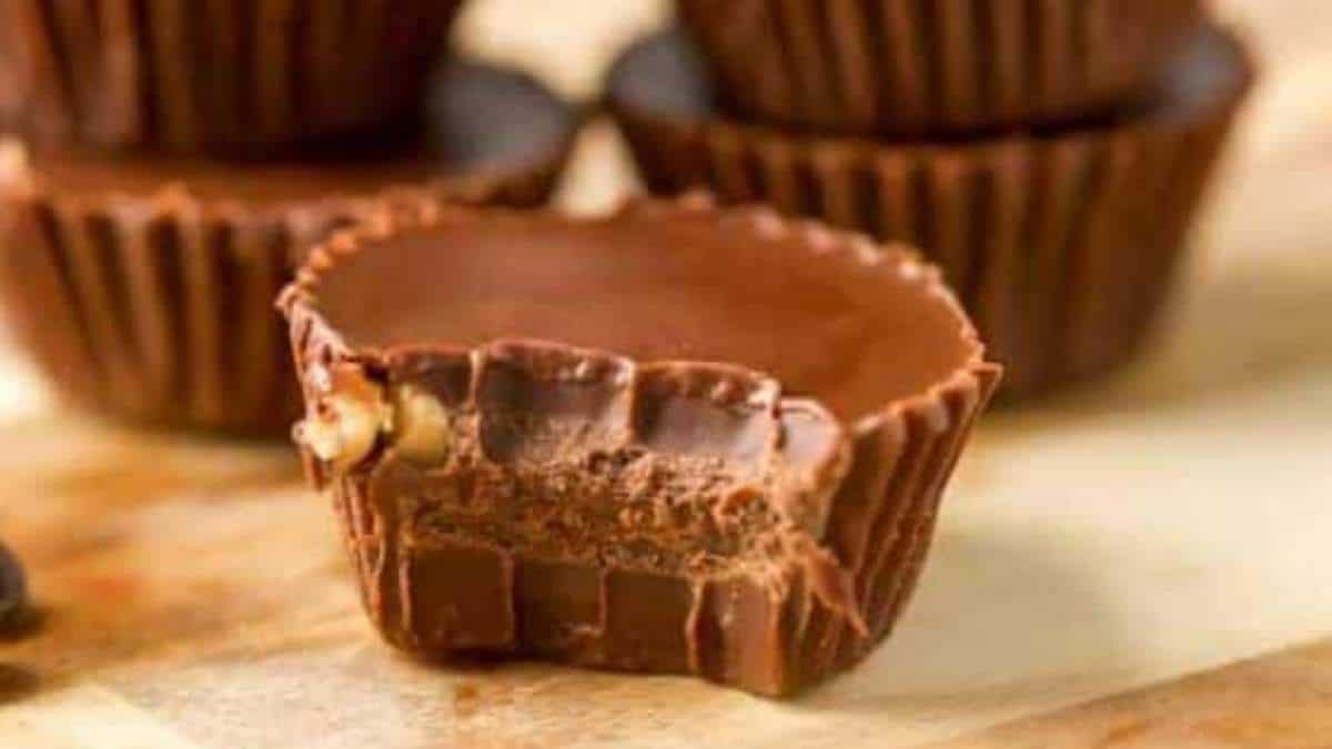 No Bake Desserts: Chocolate peanut butter cups on a cutting board, perfect for a quick and easy no bake dessert.
SHARED ROUND UP: A collection of delectable chocolate peanut butter cups displayed
