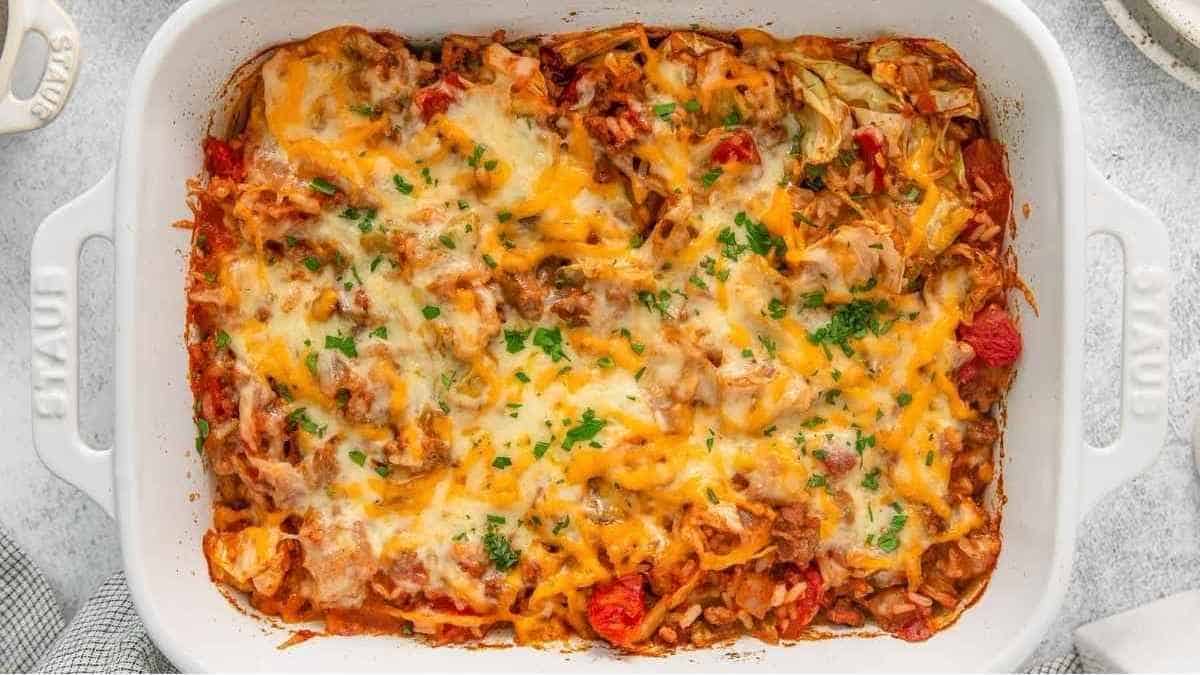A casserole dish filled with a cheesy, cheesy, cheesy, chees.