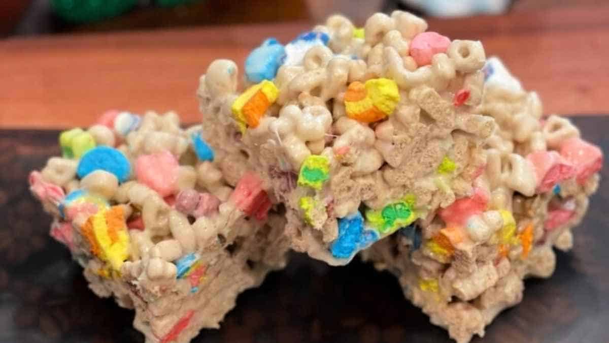 A group of cereal bars.