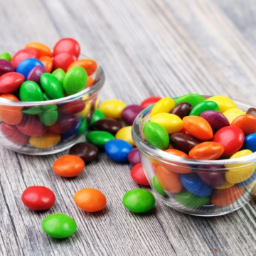 two bowls of M and M candies
