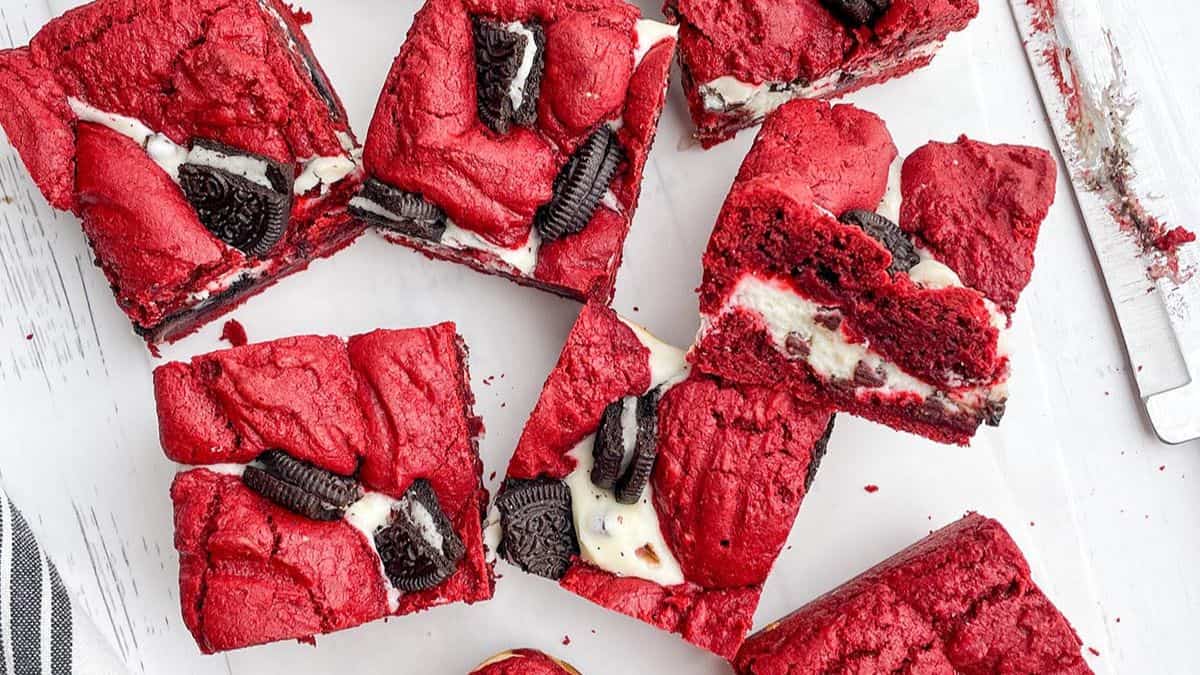 Red velvet brownies with oreos.