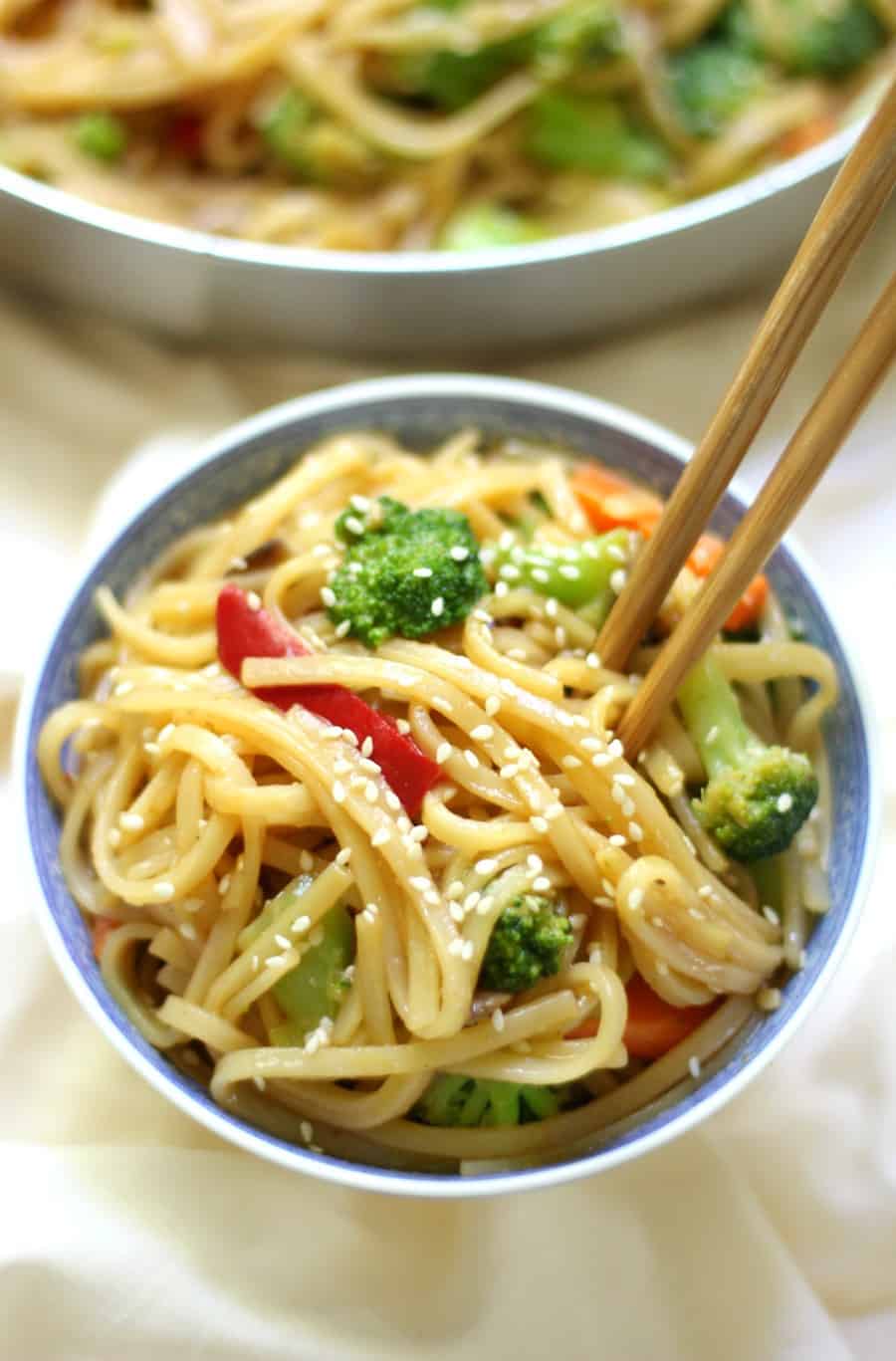 10-Minute Gluten-Free Vegetable Lo Mein (Vegan, Allergy-Free) | Strength and Sunshine @RebeccaGF666 You can have this side dish on the table in 10 minutes! A quick & easy 10-Minute Gluten-Free Vegetable Lo Mein recipe that's better than Chinese take-out, is vegan, and top-8 allergy-free! Great for dinner and perfect for using as healthy leftover lunches! 