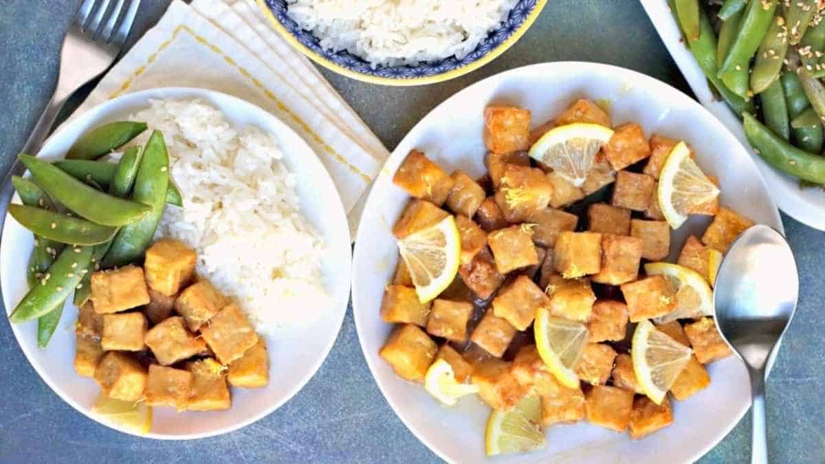 A plate of tofu, green beans and rice.