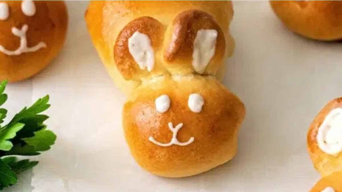 Easter Bunny Bread Rolls.