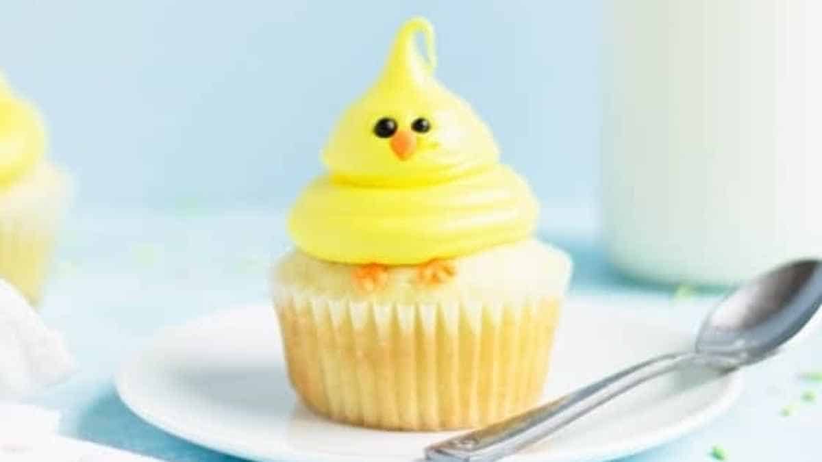 Easter Chick Cupcakes.
