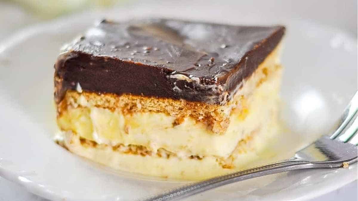 Easy No Bake Chocolate Eclair Cake Recipe.