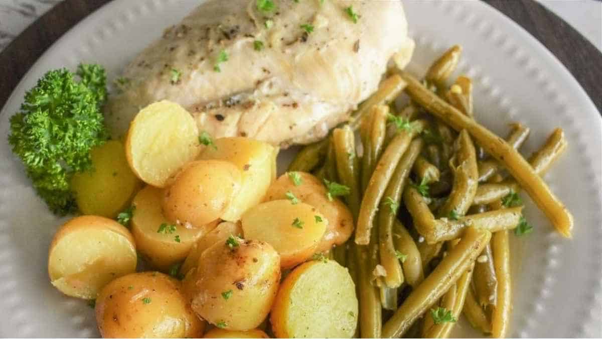 How to Make Crockpot Chicken Potatoes and Green Beans. 