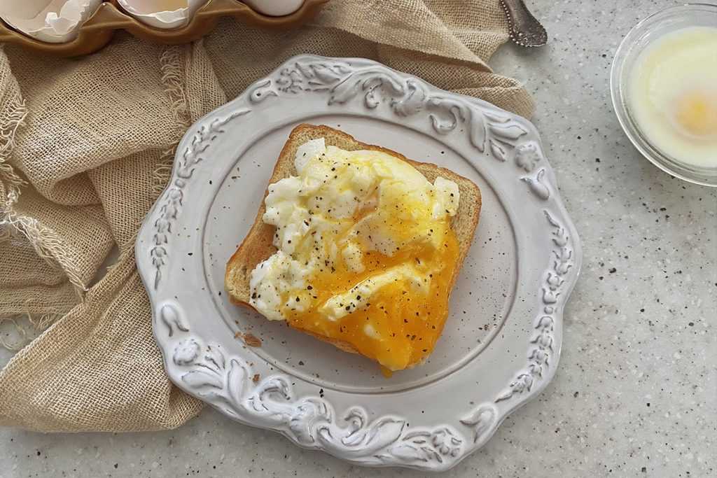 A protein-packed breakfast featuring a plate of toast with a perfectly cooked egg.