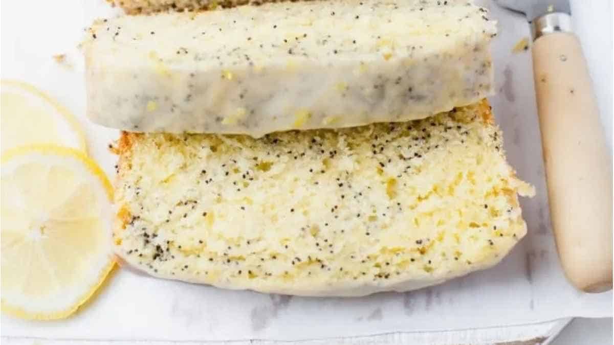 Perfect Lemon Poppy Seed Loaf For Spring. 