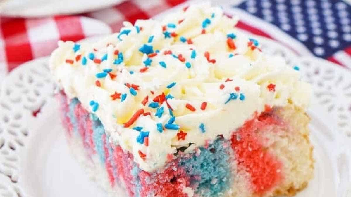 کیک ورق مرمر قرمز، سفید و آبی.