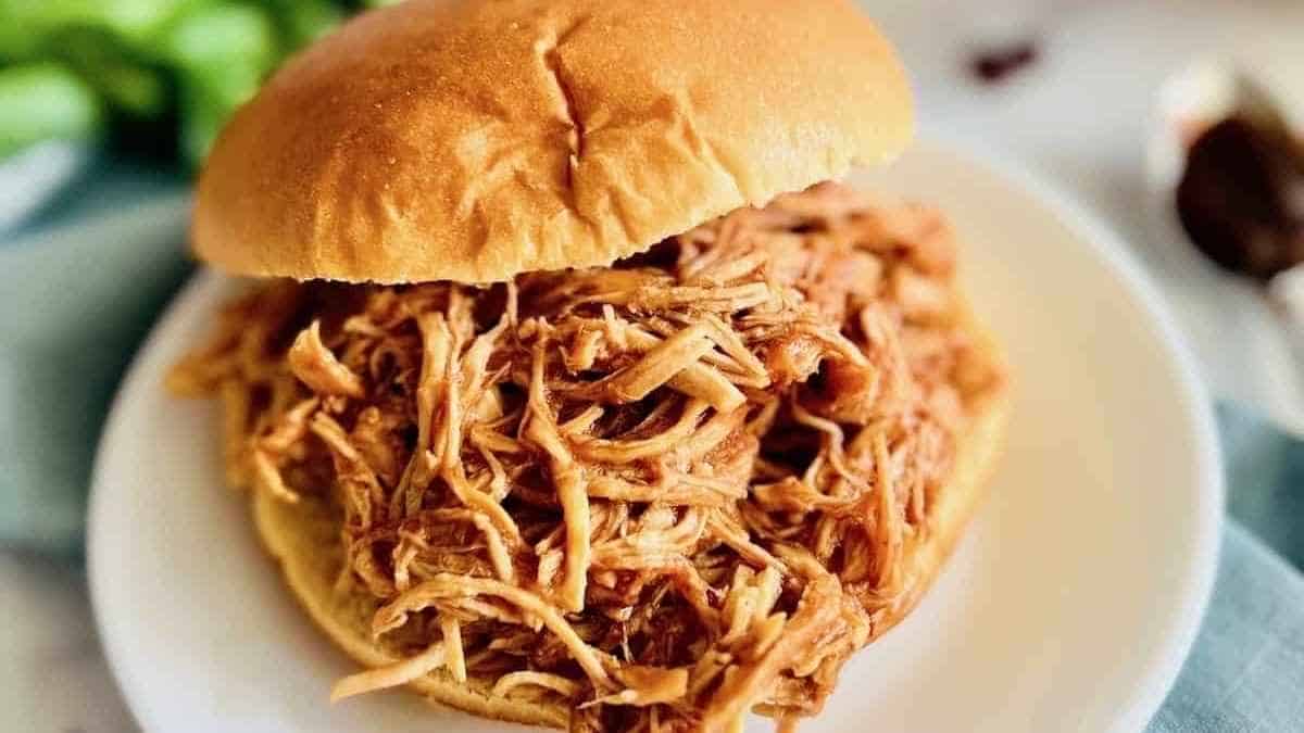 Slow Cooker Bbq Pulled Chicken. 