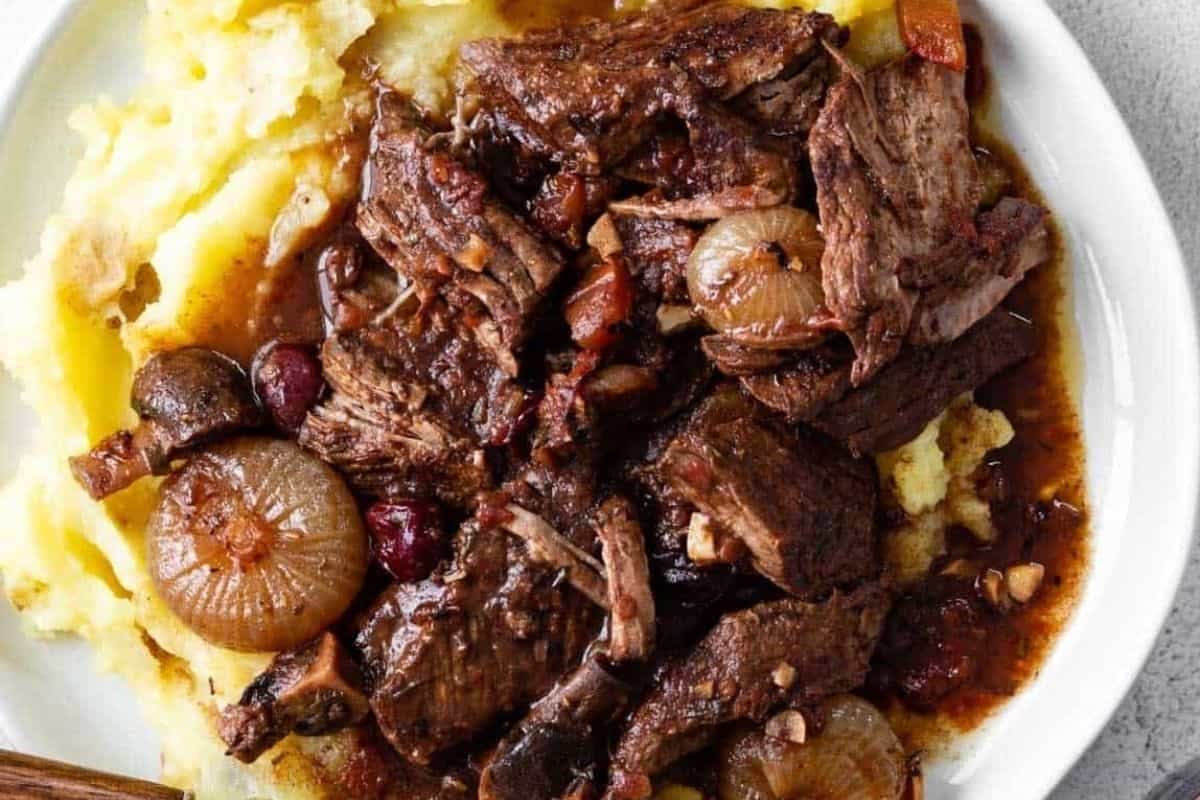 Slow Cooker Boneless Beef Ribs In Pomegranate Sauce. 